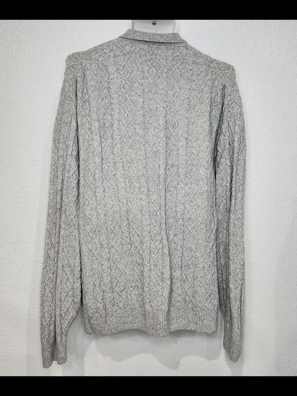 Abercrombie & Fitch Light Gray Cable-Knit V-Neck Sweater